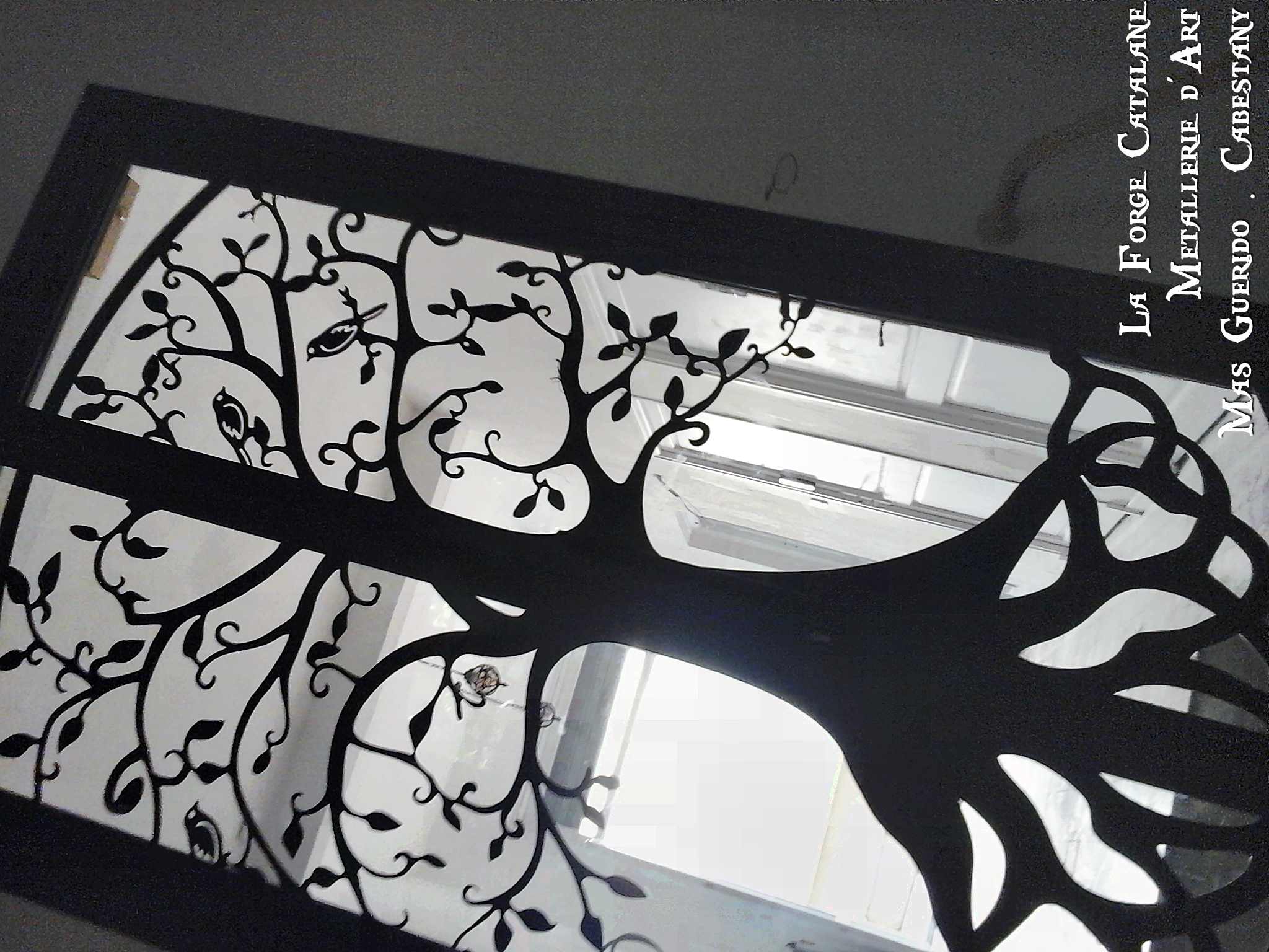 porte arbre de vie decoupe laser vue interieur forge  catalane.jpg